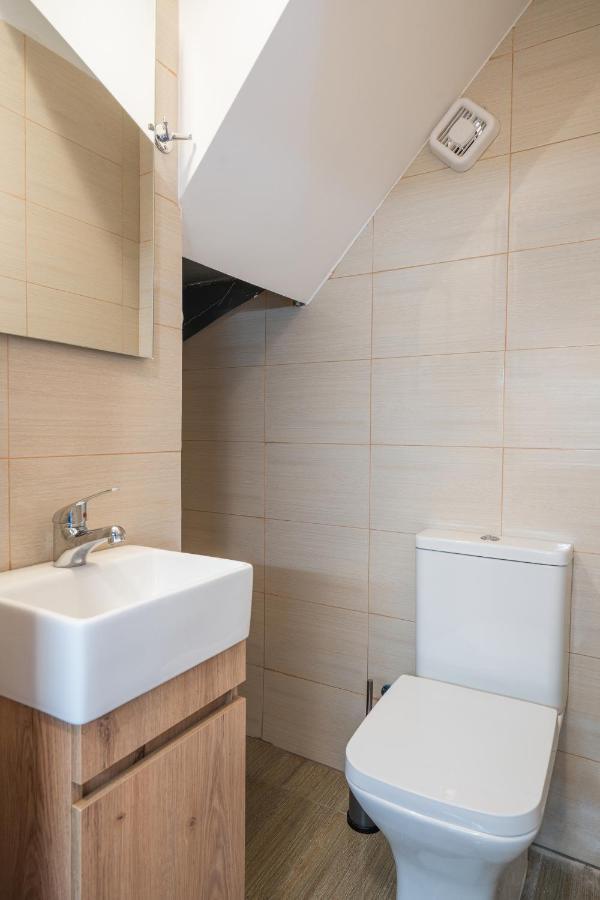 Apartamento Sunny Penthouse W/ Acropolis View Next To Metro Atenas Exterior foto