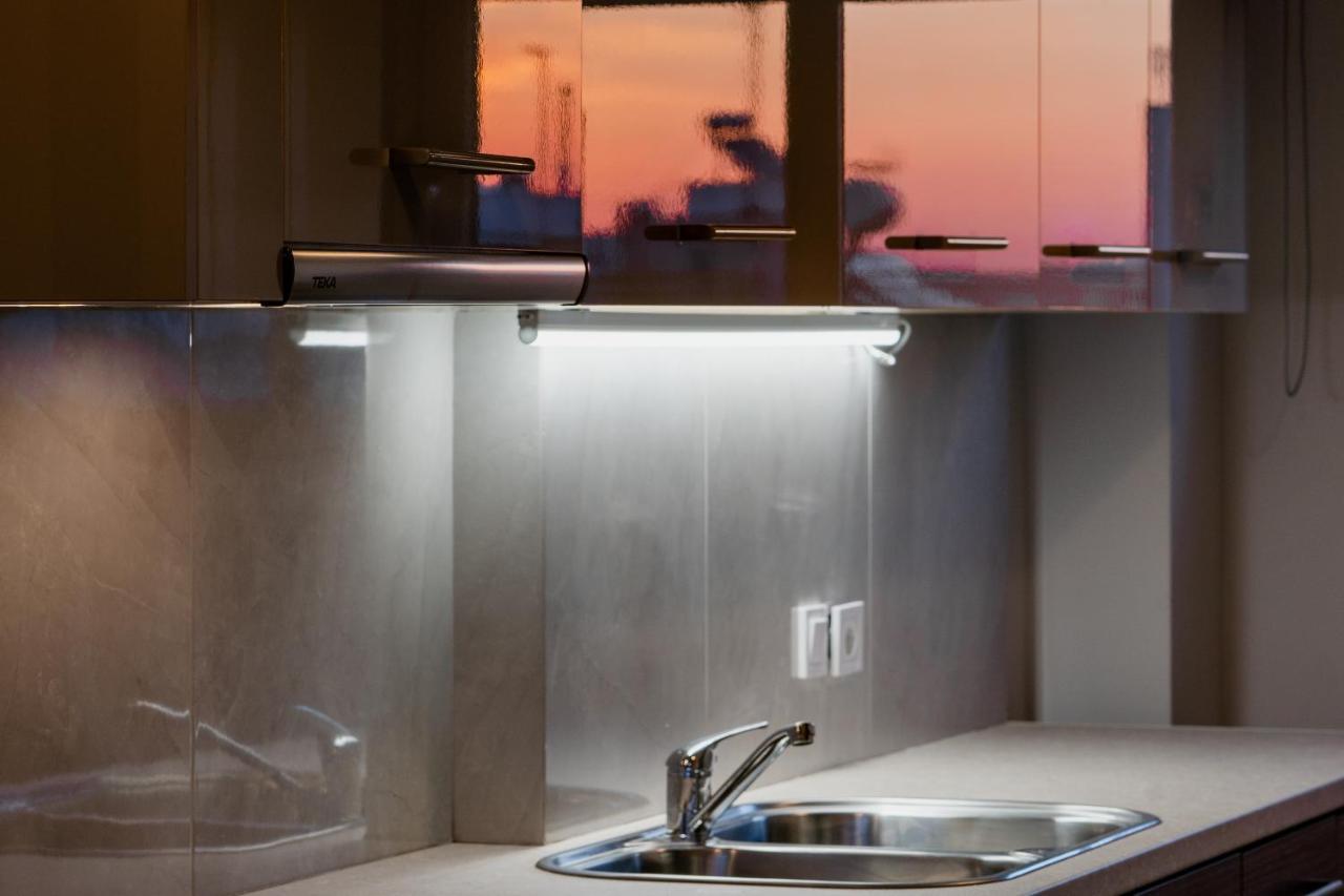 Apartamento Sunny Penthouse W/ Acropolis View Next To Metro Atenas Exterior foto